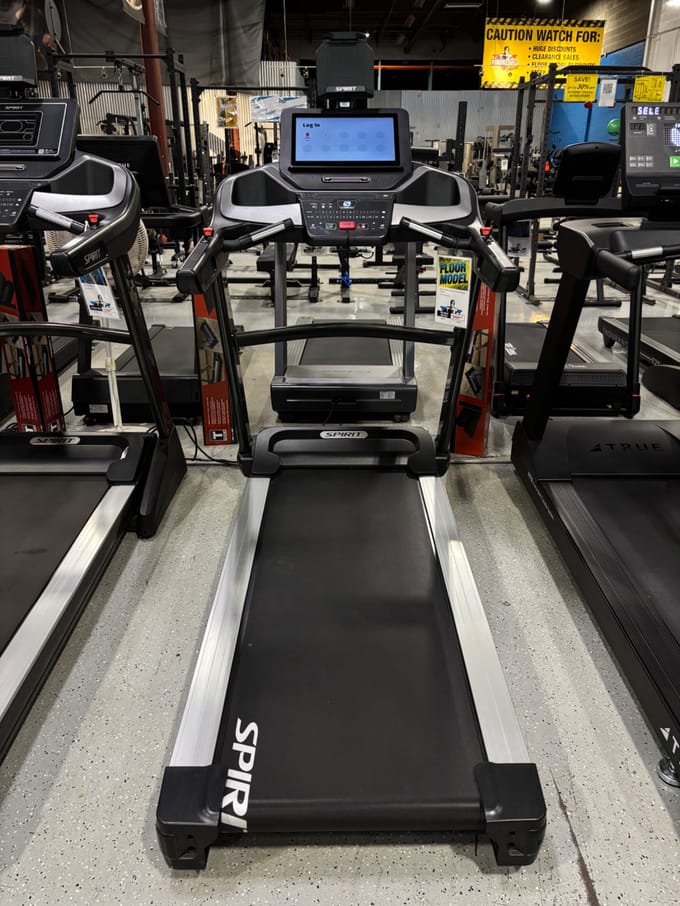 Spirit XT685 ENT Treadmill w/Entertainment Console